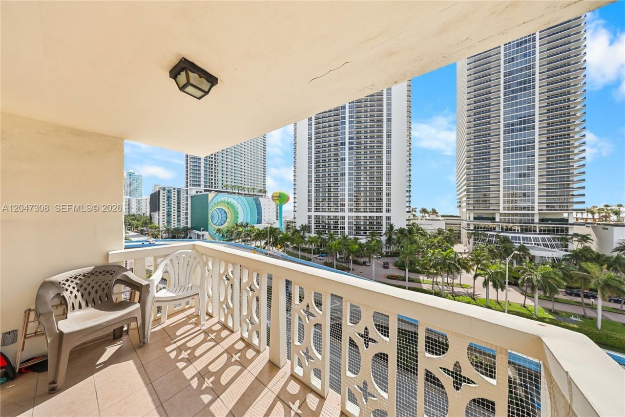 1825 S Ocean Dr, Unit 914, Hallandale Beach, FL 33009 Photo
