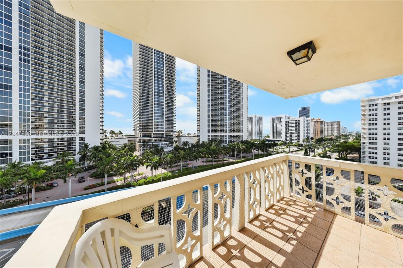 1825 S Ocean Dr, Unit 914, Hallandale Beach, FL 33009 Photo
