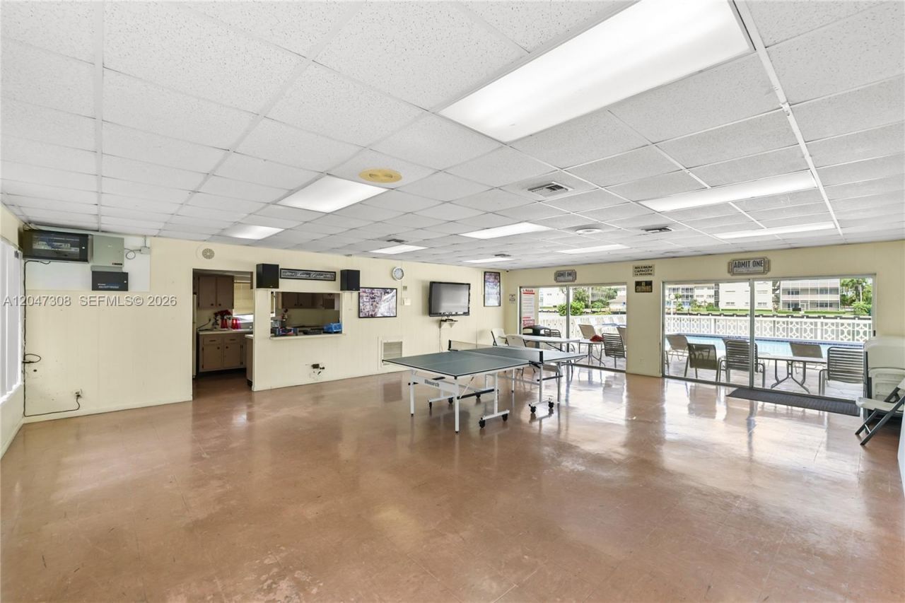 1825 S Ocean Dr, Unit 914, Hallandale Beach, FL 33009 Photo