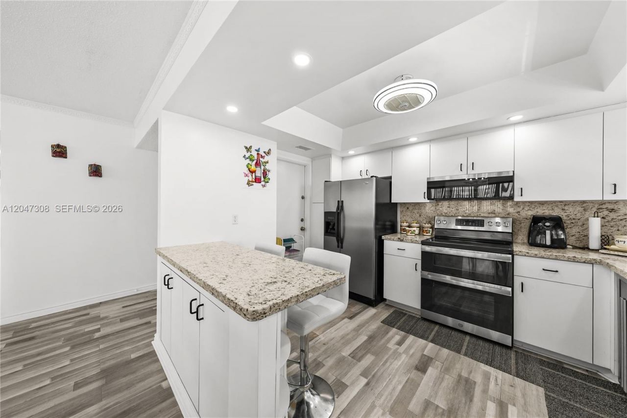 1825 S Ocean Dr, Unit 914, Hallandale Beach, FL 33009 Photo
