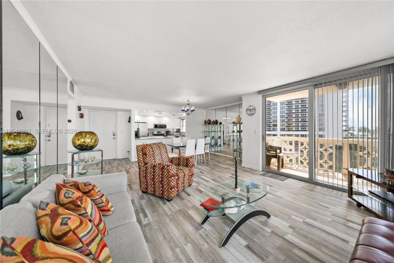 1825 S Ocean Dr, Unit 914, Hallandale Beach, FL 33009 Photo