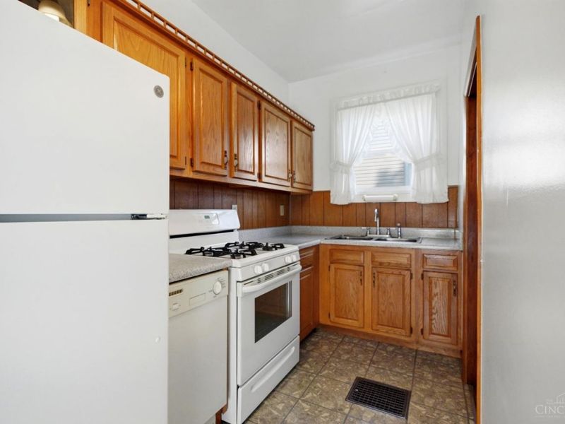 202 W Sixty Ninth Street, Cincinnati, OH 45216 Photo 8