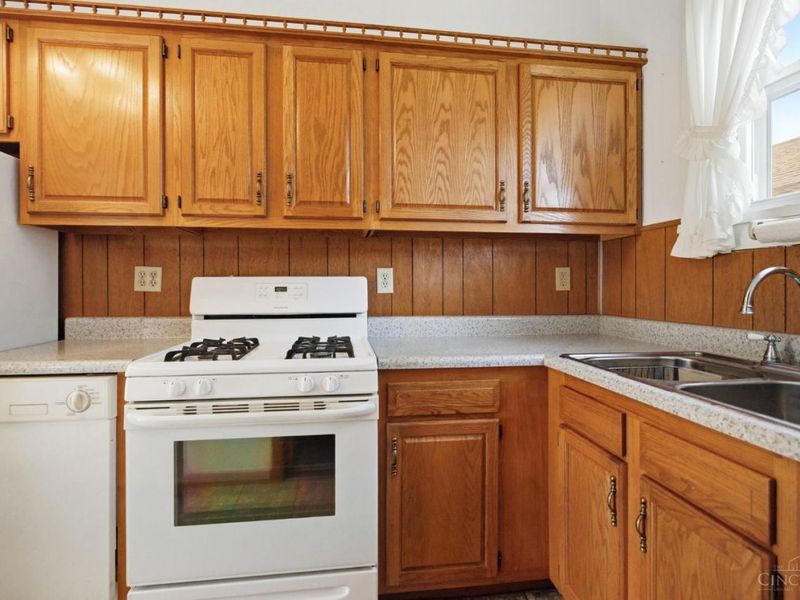 202 W Sixty Ninth Street, Cincinnati, OH 45216 Photo 9