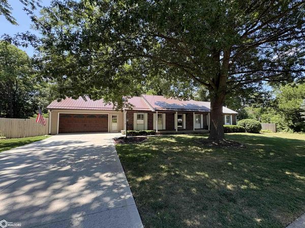 2028 Golfview Circle, Centerville, IA 52544
