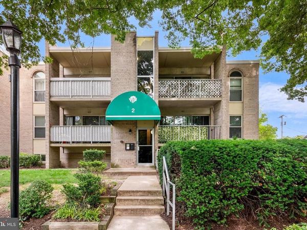 2 CANTERBURY SQUARE, Unit 202, ALEXANDRIA, VA 22304