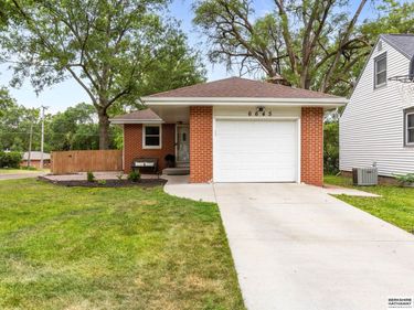 6645 Y Street, Lincoln, NE 68505