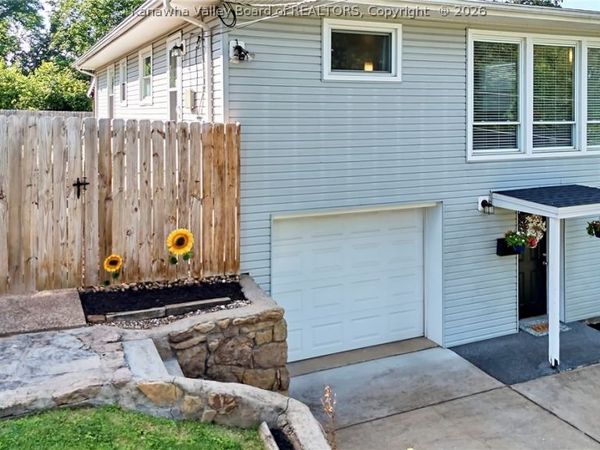 877 S Washington Street, St Albans, WV 25177