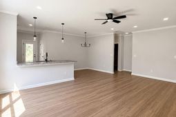520 Romford Road photo 4
