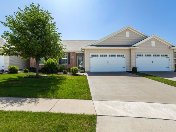5555 E Creekside Lane , Bettendorf, IA 52722