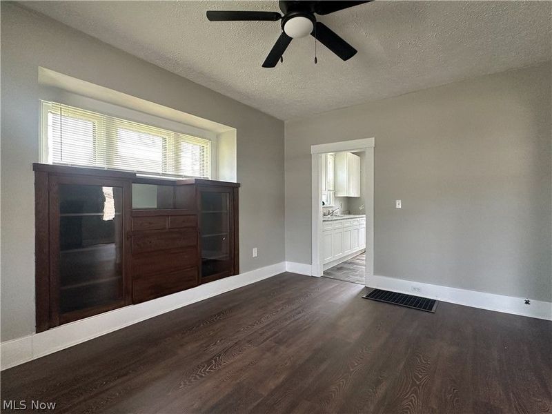 221 E 2nd Street, Girard, OH 44420 Photo 10