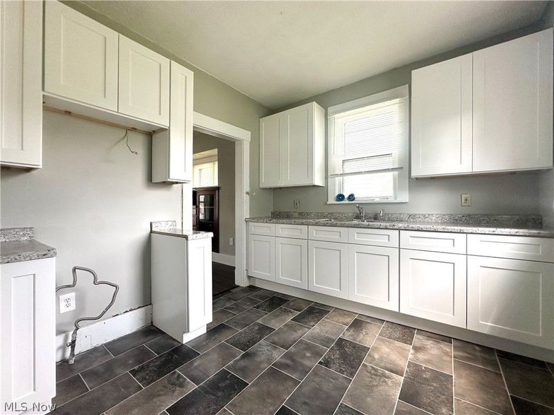 221 E 2nd Street, Girard, OH 44420 Photo 11