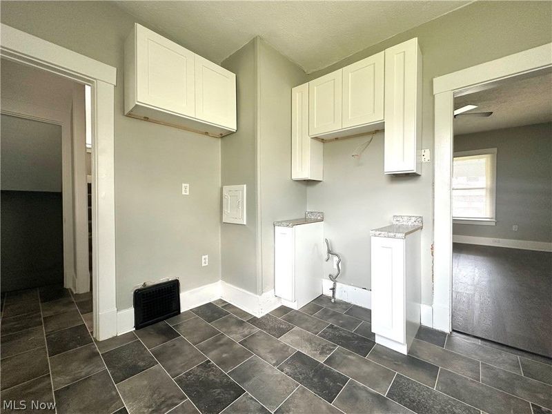 221 E 2nd Street, Girard, OH 44420 Photo 12