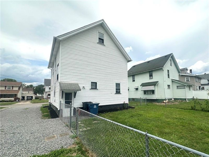 221 E 2nd Street, Girard, OH 44420 Photo 21