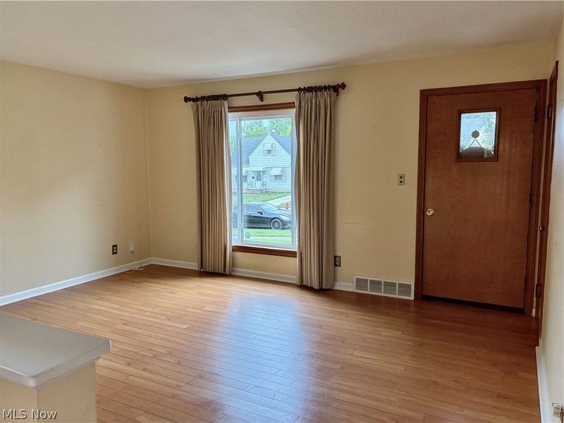 18112 Edinboro Avenue, Maple Heights, OH 44137 Photo 2