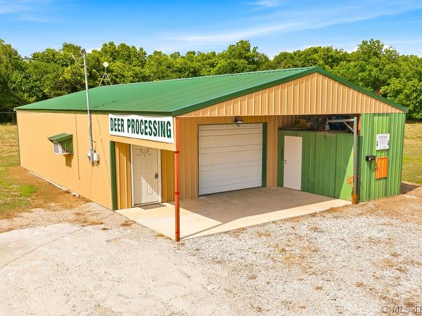 901 N Broadway , Roff, OK 74865