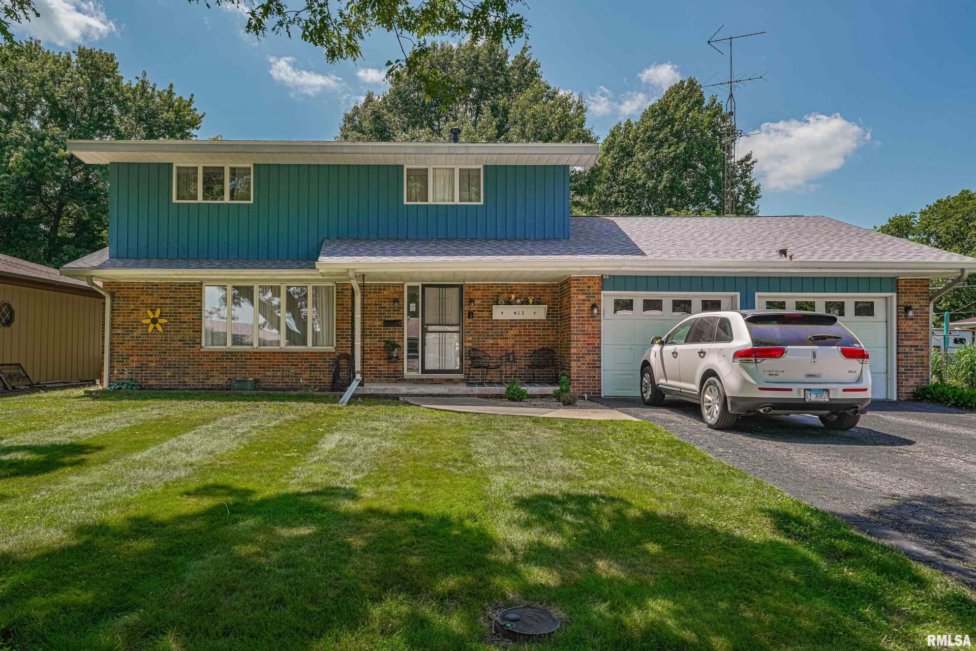 412 N Belmont Street, Mt Pulaski, IL 62548 Main Photo