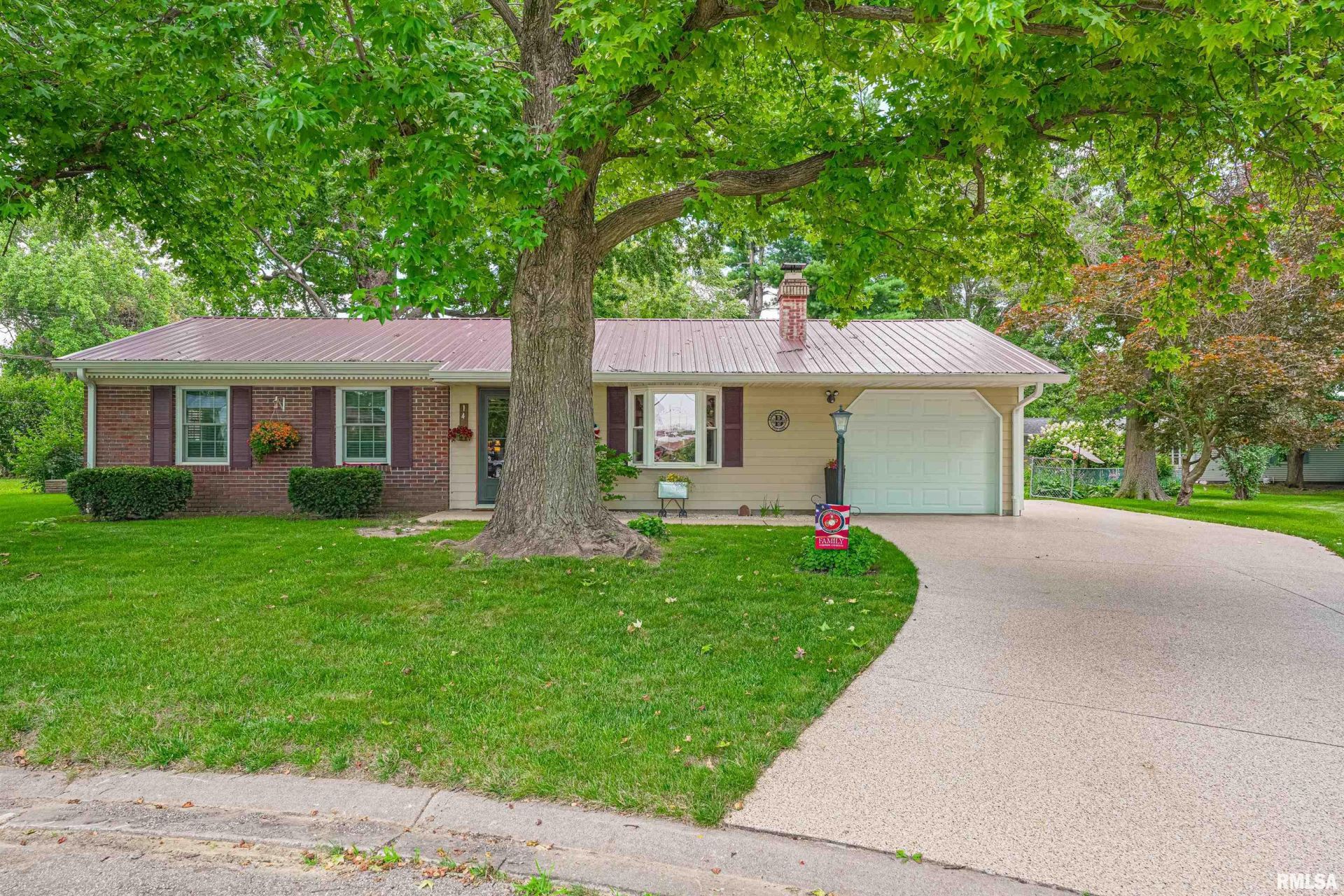 14 Tulip Drive, Lincoln, IL 62656 Main Photo