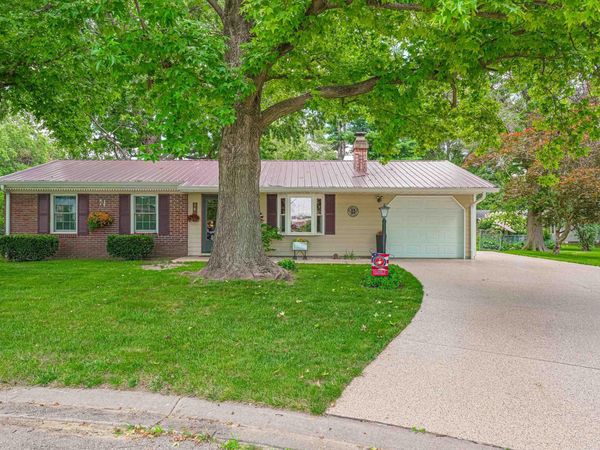 14 TULIP Drive, Lincoln, IL 62656