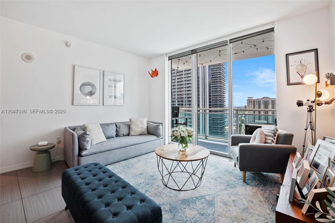 951 Brickell Ave, Unit 3207, Miami, FL 33131 Photo