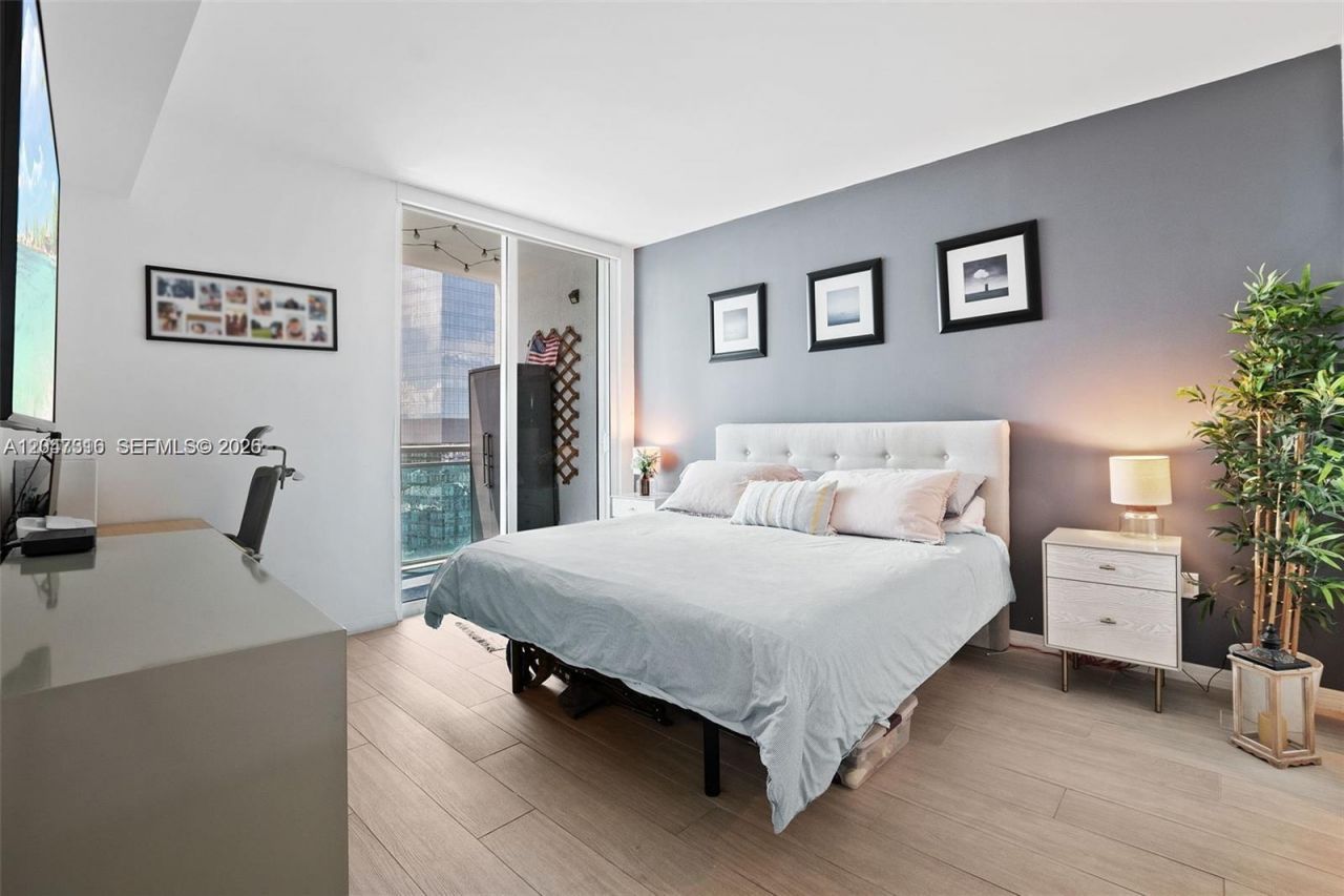 951 Brickell Ave, Unit 3207, Miami, FL 33131 Photo
