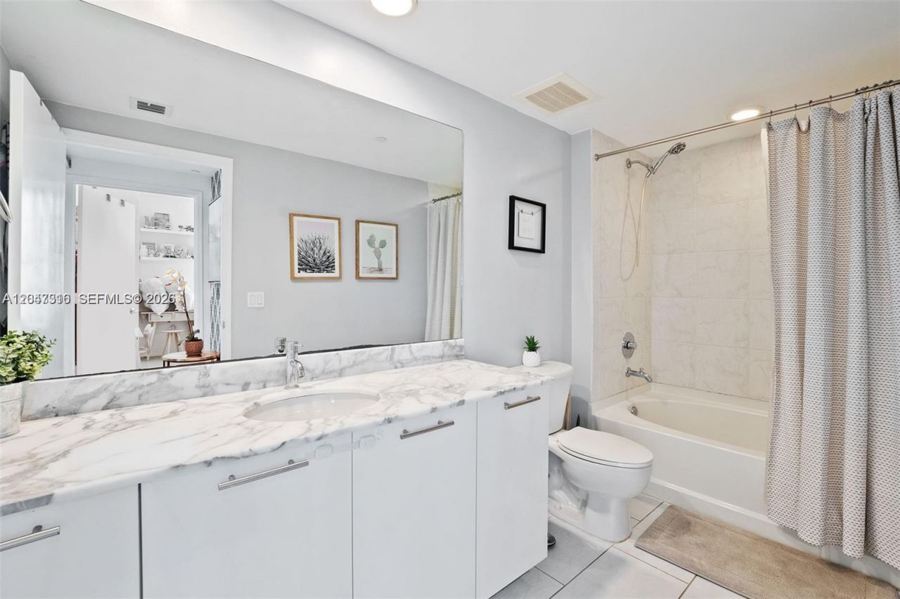 951 Brickell Ave, Unit 3207, Miami, FL 33131 Photo