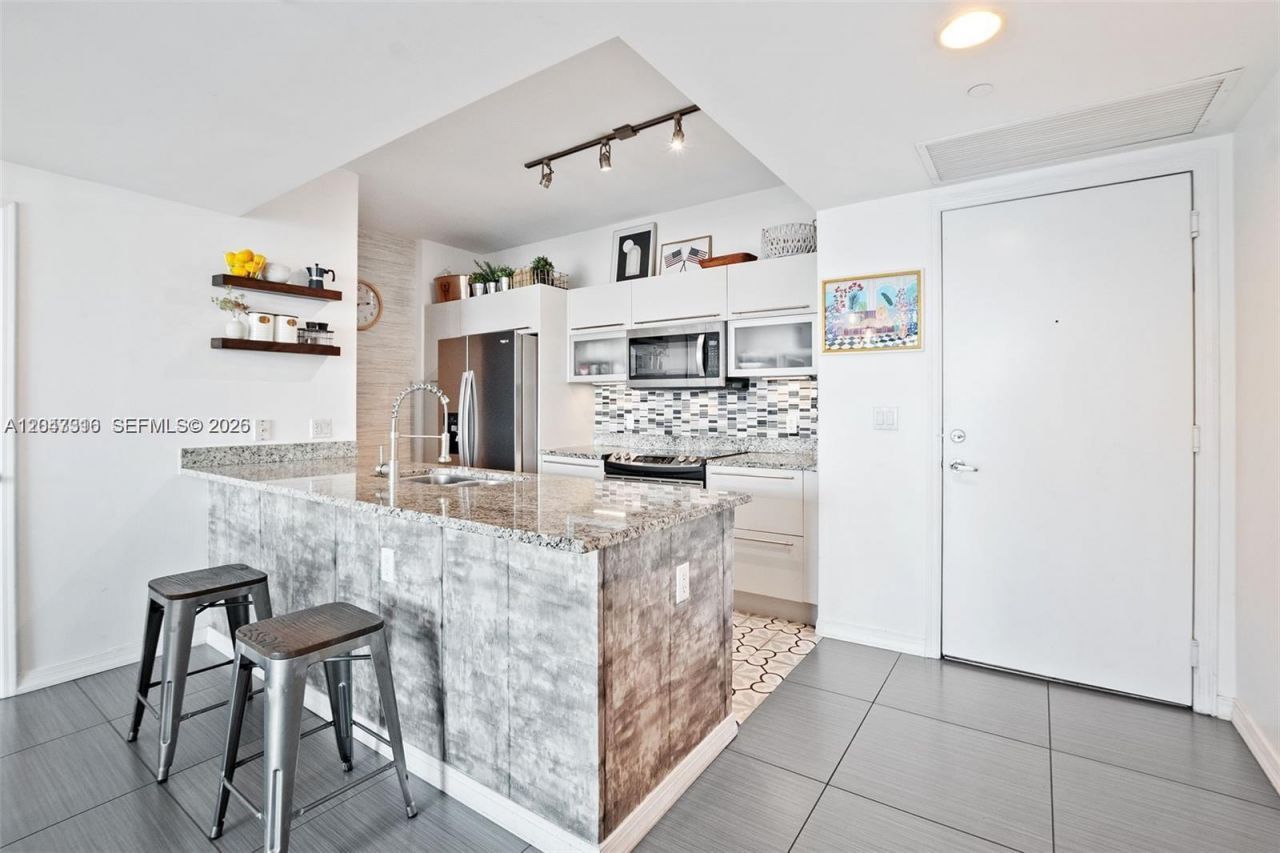 951 Brickell Ave, Unit 3207, Miami, FL 33131 Photo