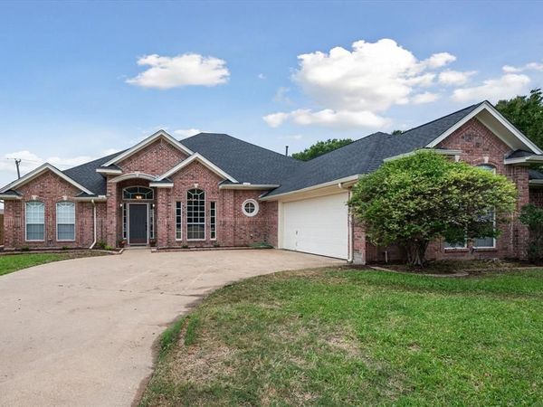 3 Savoy Court , Mansfield, TX 76063