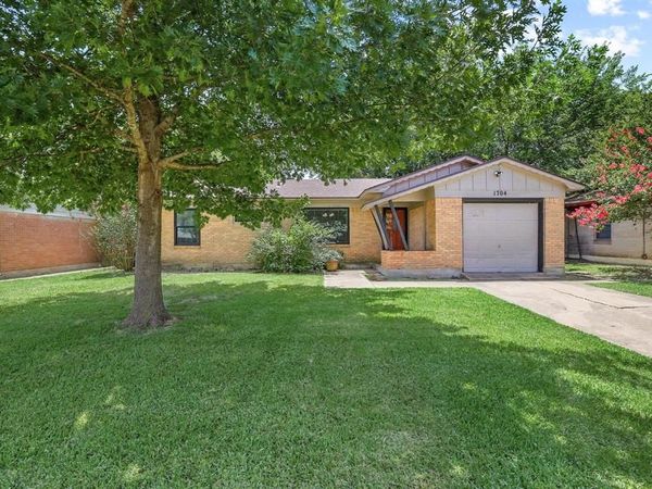 1704 W Birge Street , Sherman, TX 75092