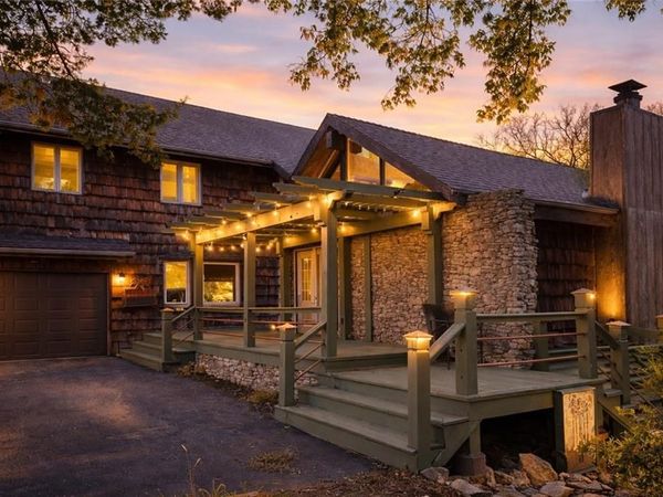 3907 NE Beach Road, Lee's Summit, MO 64064
