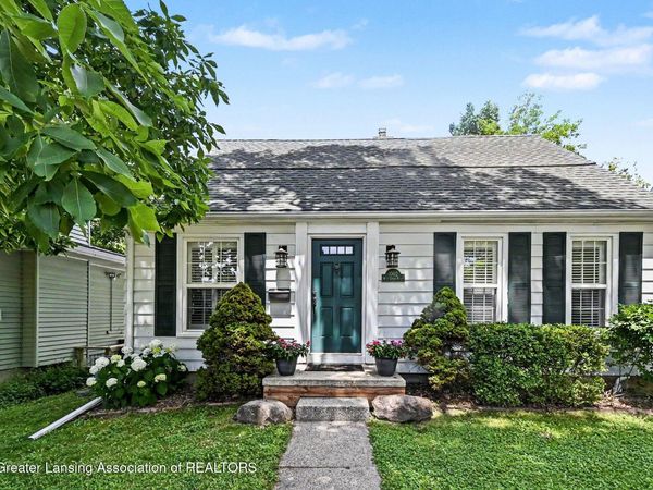 1002 W Grand River Avenue, East Lansing, MI 48823