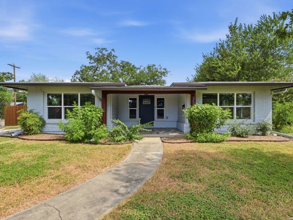 2555 W KINGS HWY, San Antonio, TX 78228