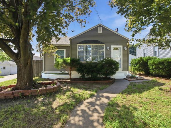 424 20th Street , Bettendorf, IA 52722