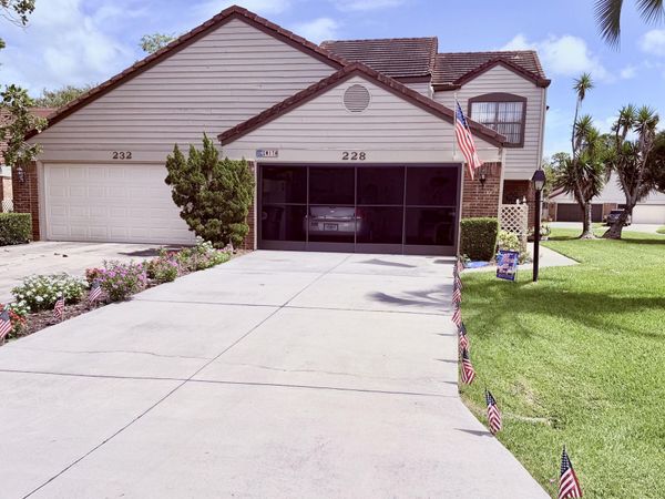 228 Palm Sparrow Court, Daytona Beach, FL 32119