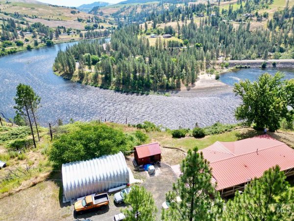 35322 River Rd, Lenore, ID 83541