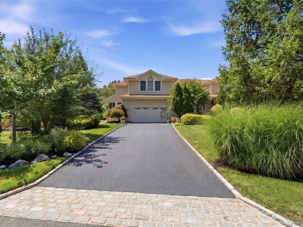 323 Baltustrol Circle, Roslyn, NY 11576