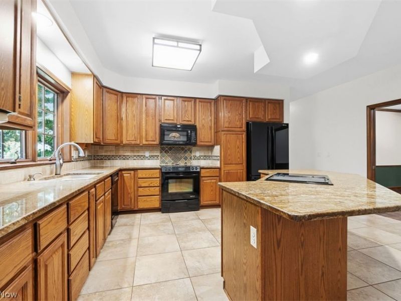 8215 Whispering Pines Drive, Novelty, OH 44072 Photo 12