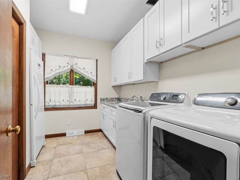 8215 Whispering Pines Drive, Novelty, OH 44072 Photo 14