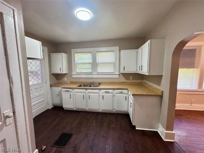 700 Noble Avenue, Akron, OH 44320 Photo 5