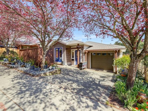 515 Selwyn Falls Dr , Langford, BC V9B 6P3