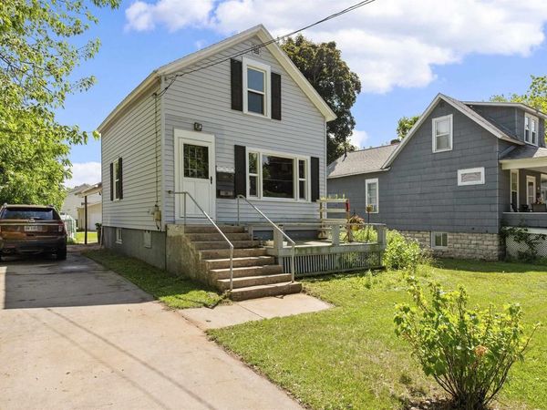805 13TH AVENUE, Menominee, MI 49858