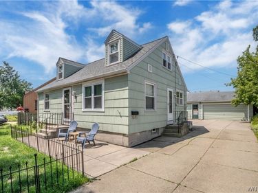 1852 Parker Blvd , Tonawanda, NY 14150