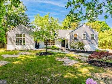 1110 W VALLEY ROAD, WAYNE, PA 19087
