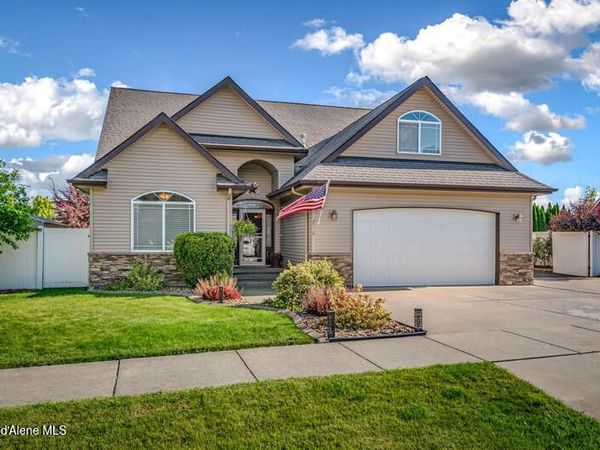 2518 W Berkley LN, Hayden, ID 83835