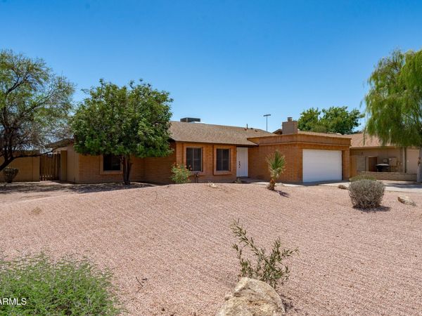 2809 S PENNINGTON, Mesa, AZ 85202