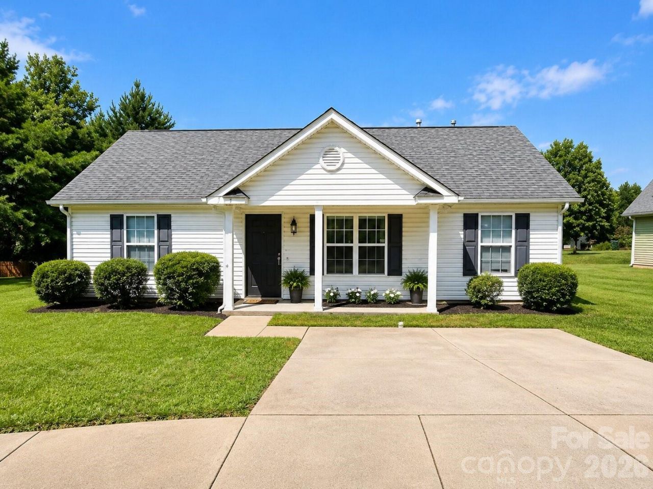 734 Mistral Way, Charlotte, NC 28208 Main Photo