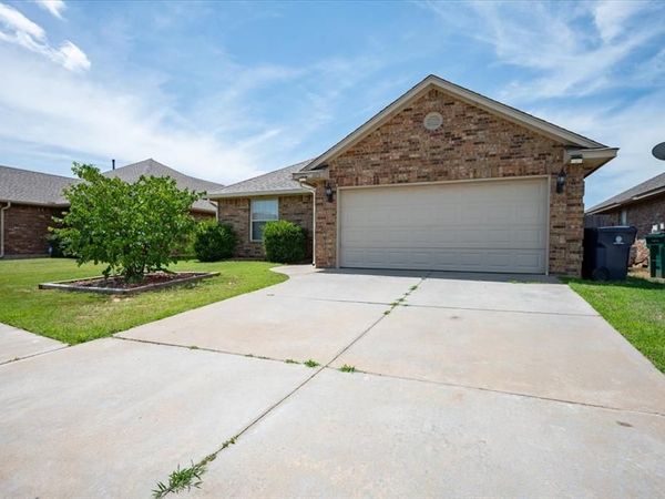 10716 SW 33rd Terrace, Yukon, OK 73099