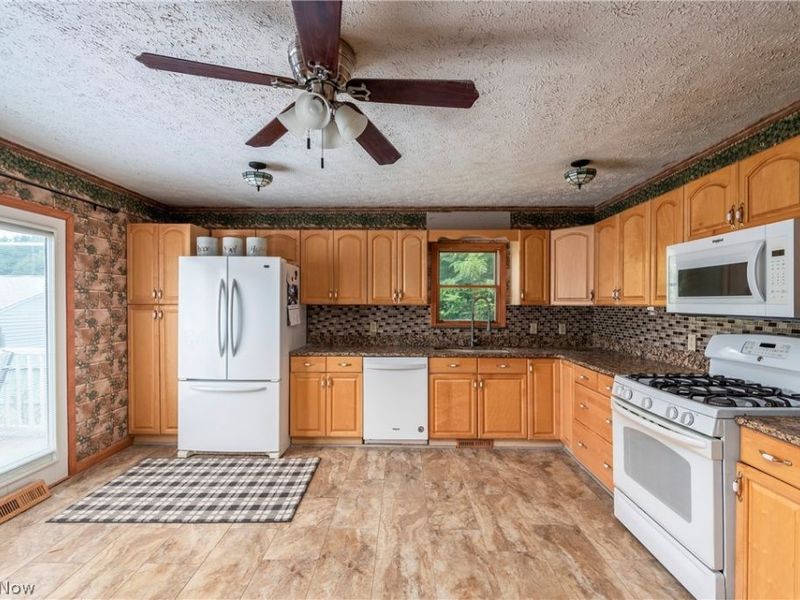 672 Jackson Street, Amherst, OH 44001 Photo 11