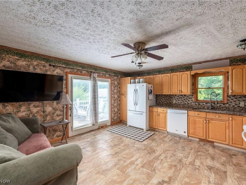 672 Jackson Street, Amherst, OH 44001 Photo 12