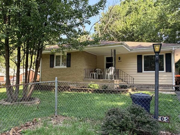 3205 W SYLVAN Lane, Peoria, IL 61615