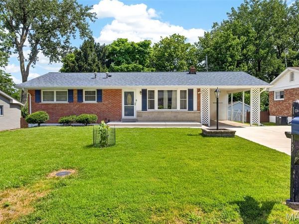 10813 Waycroff Drive, St Louis, MO 63114